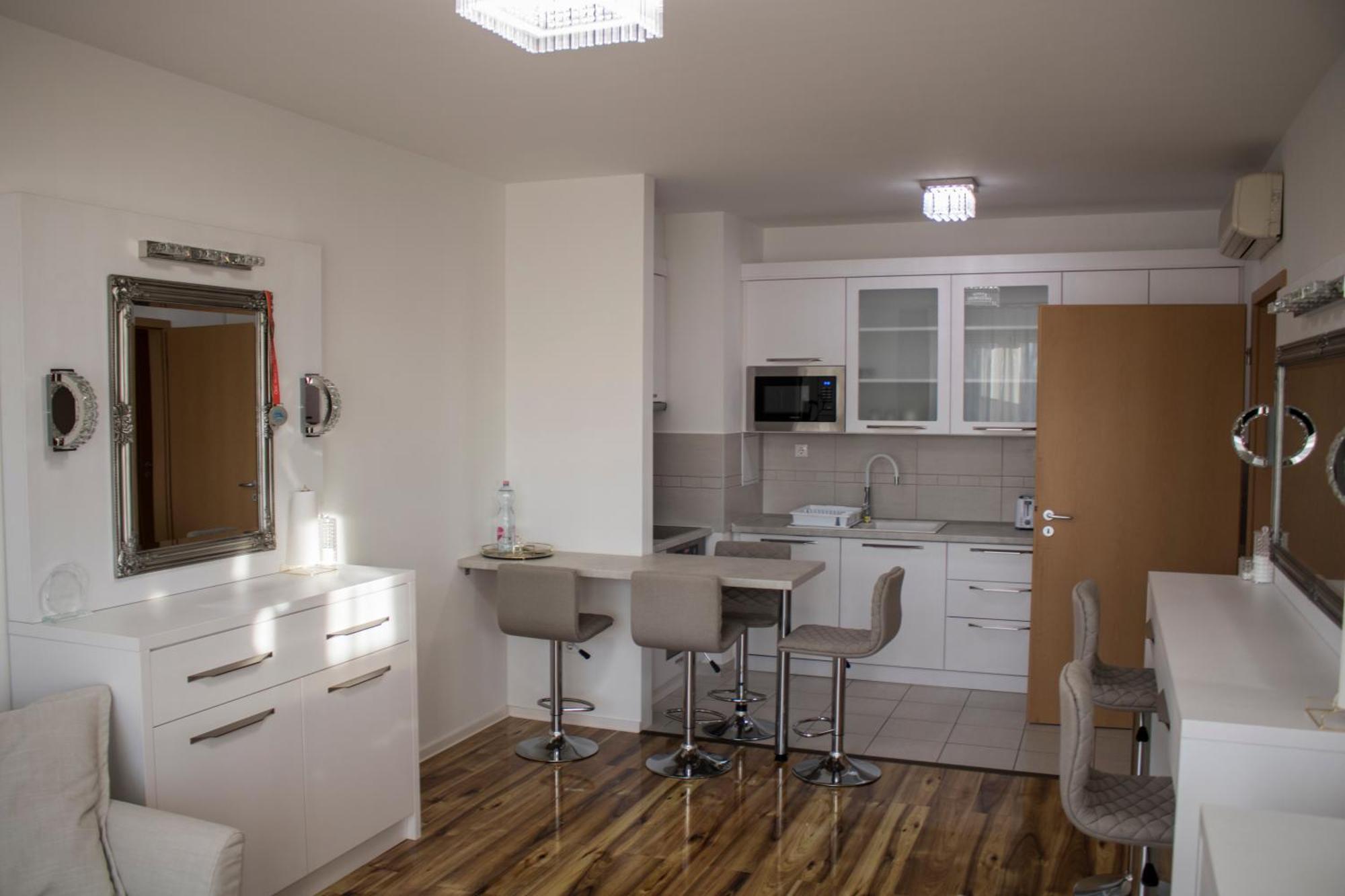 Tp Spacious Stylish Free Parking Apartment Szeged Bagian luar foto